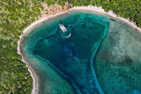 Review img # 14 of the yacht AEOLUS 77