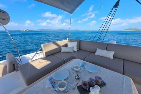 Review img # 36 of the yacht ALLURE 64