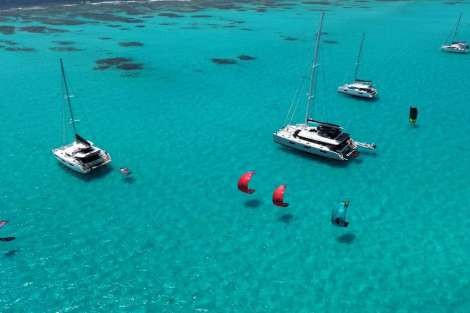 Review img # 35 of the yacht ASCENSION