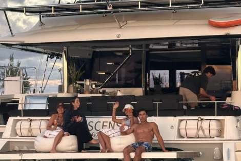 Review img # 9 of the yacht ASCENSION