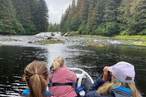 Review img # 4 of the yacht Dauntless