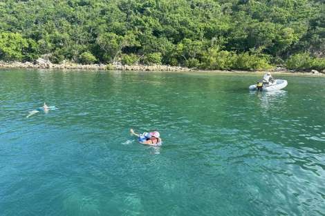 Review img # 8 of the yacht DEVINE SAILING