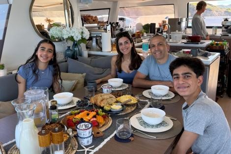 Review img # 1 of the yacht Elysian