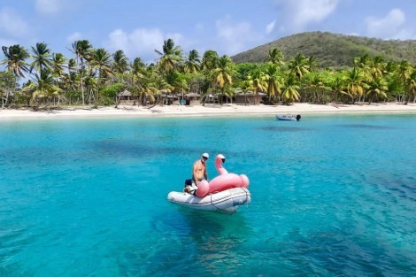 Review img # 36 of the yacht Groovy