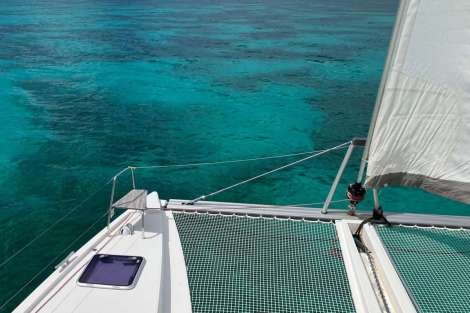 Review img # 11 of the yacht ILLUSION