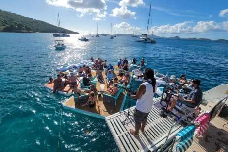 Review img # 44 of the yacht LIQUID ZEN