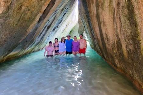 Review img # 14 of the yacht LIQUID ZEN