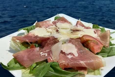 Review img # 32 of the yacht LISA OF THE SEAS