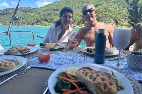 Review img # 13 of the yacht Moon Shadow