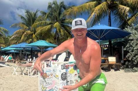 Review img # 3 of the yacht PERPETUAL BLUE