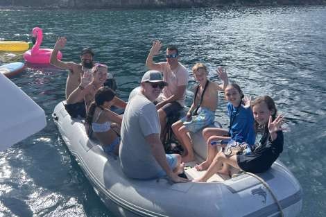 Review img # 6 of the yacht PERPETUAL BLUE