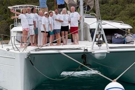 Review img # 2 of the yacht PERPETUAL BLUE