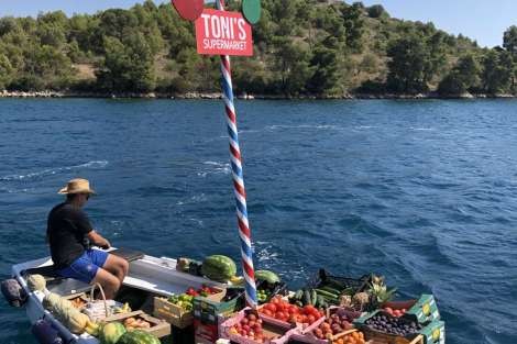 Review img # 24 of the yacht RESPITE AT SEA