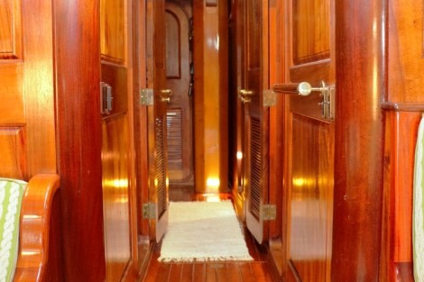 Review img # 23 of the yacht TREE OF LIFE